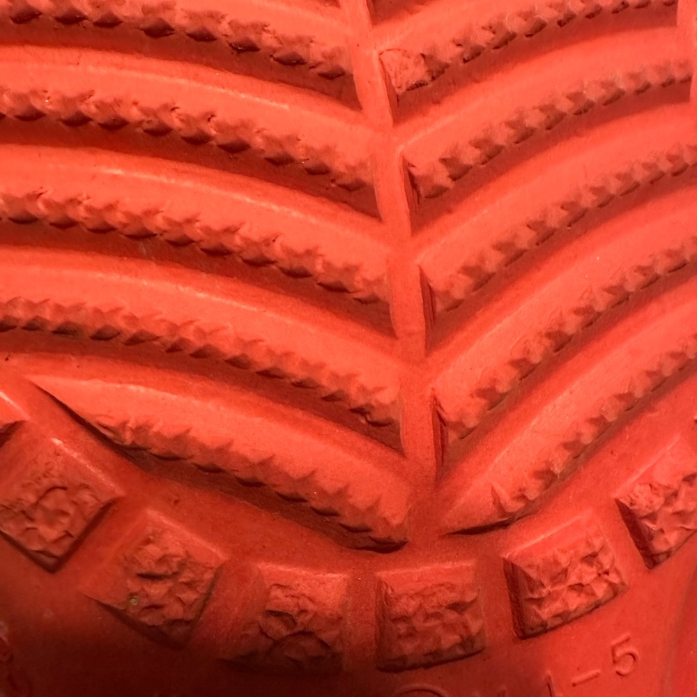 Red crocs - Picture 11 of 14